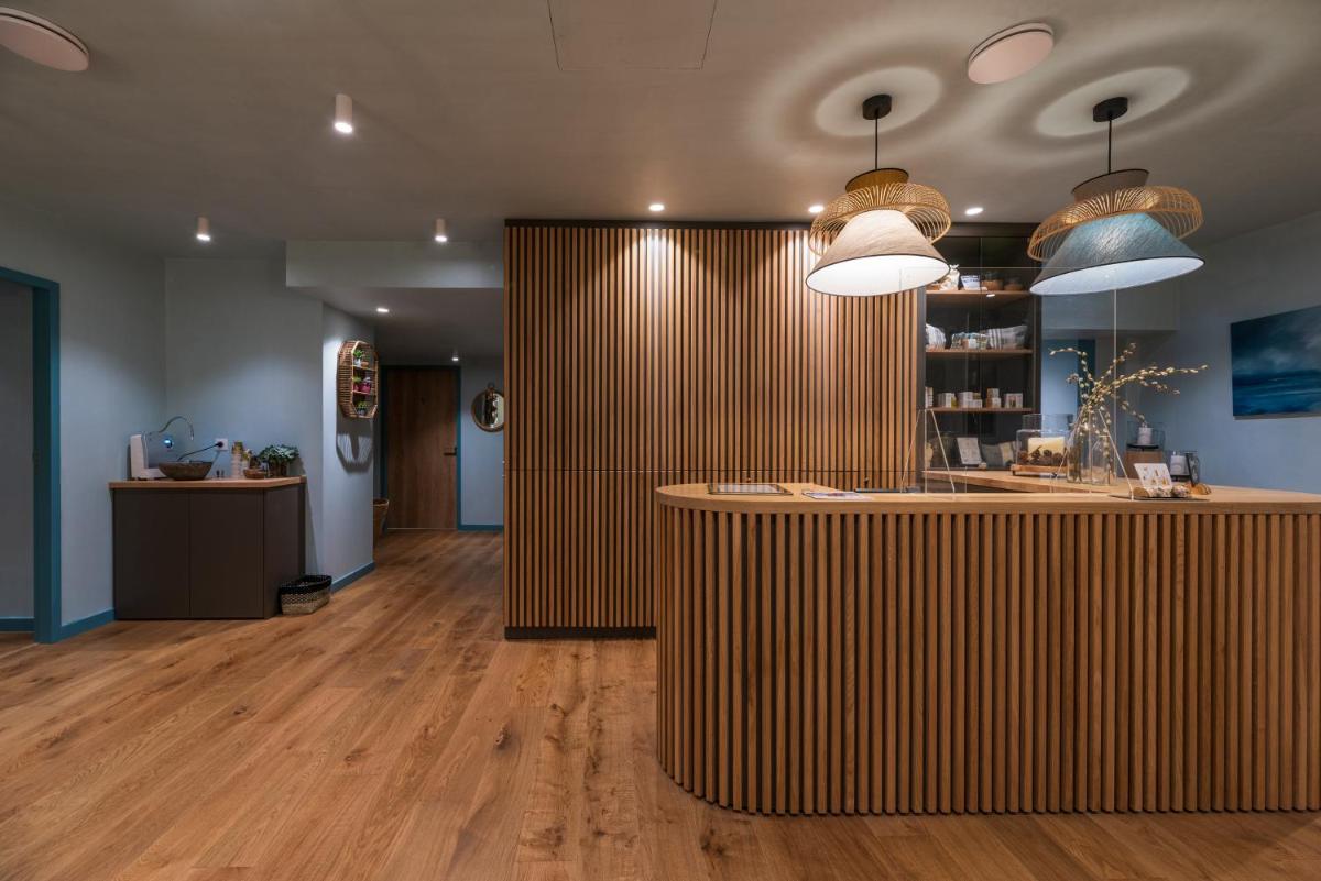 Cuisine ou kitchenette dans l'établissement Hôtel Beau Site Talloires B SPA