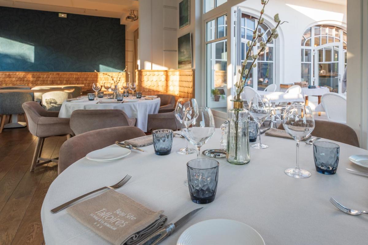 Restaurant ou autre lieu de restauration dans l'établissement Hôtel Beau Site Talloires B SPA
