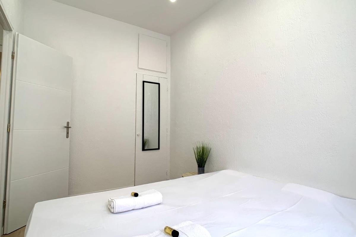 Renovated apartment AC - wifi - 2-4pers - Center Antibes rue James Close - Housity