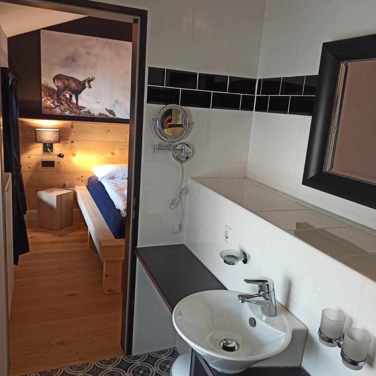 Ein Bett oder Betten in einem Zimmer der Unterkunft Design Hotel ALPENLIEBE - - - - Boutique-Flair - - - -