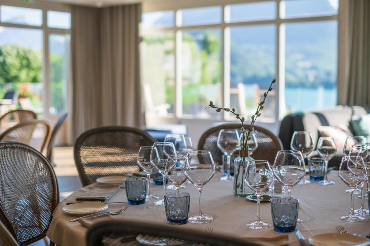 Restaurant ou autre lieu de restauration dans l'établissement Hôtel Beau Site Talloires B SPA