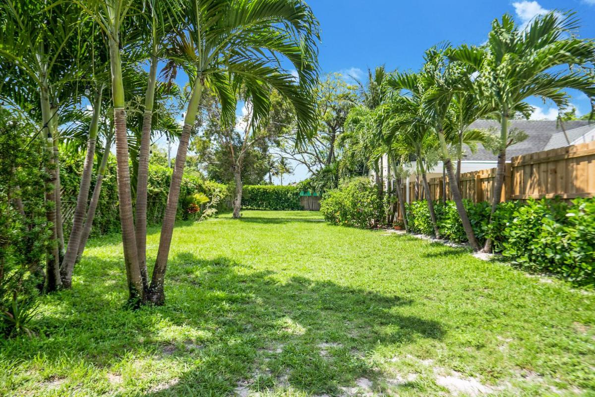 Pool house close to Hallandale & Hollywood Beach Oceanfront - Housity
