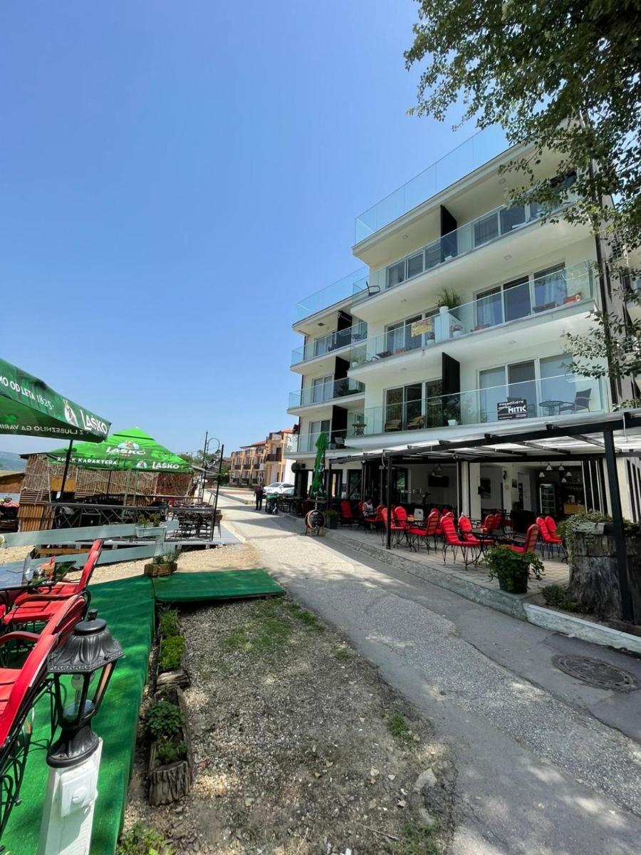 Lake View Tašić - Housity