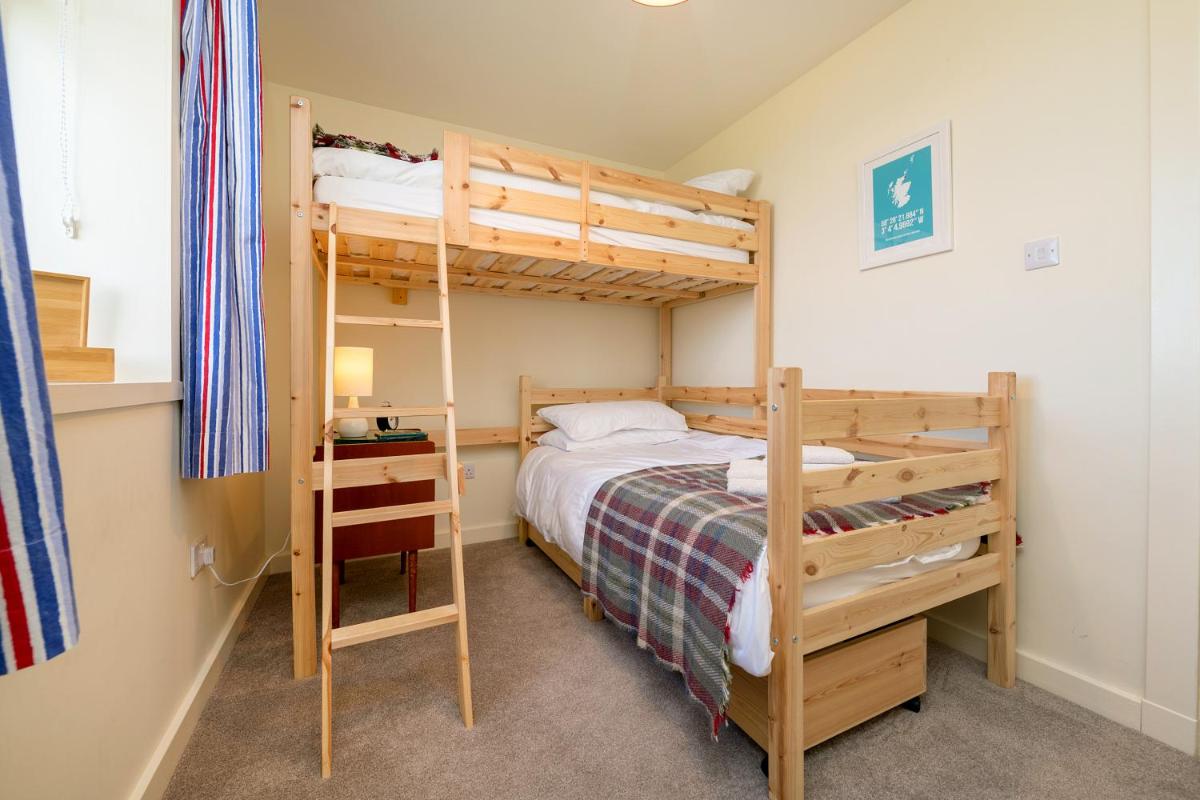 Self-catering Lighthouse Keeper's Cottage on the NC500 - Housity