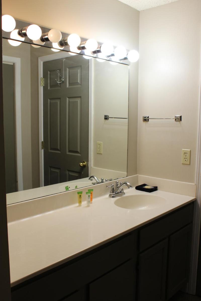 Gatlinburg Chateau Condo 210 - Housity