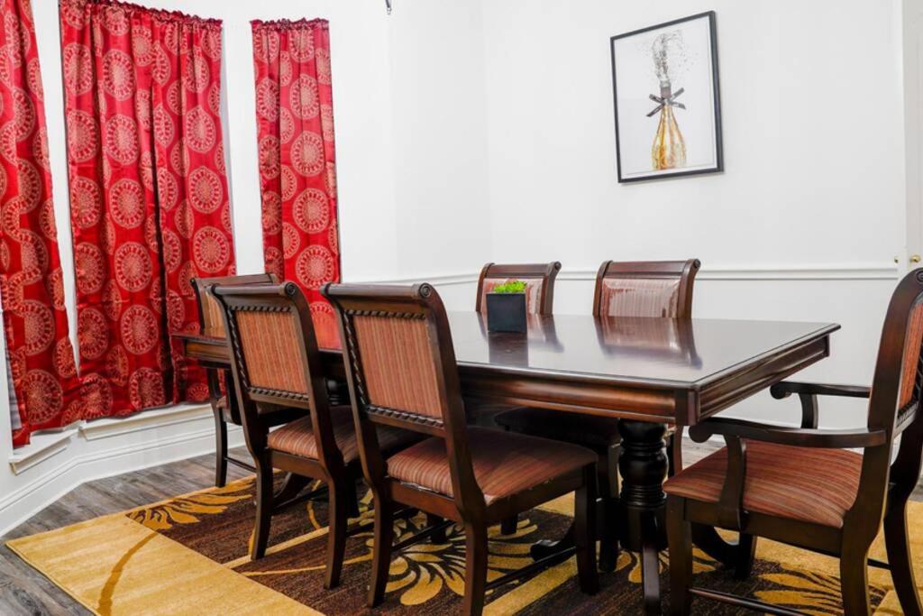 Remodeled luxury with Proximity - Housity