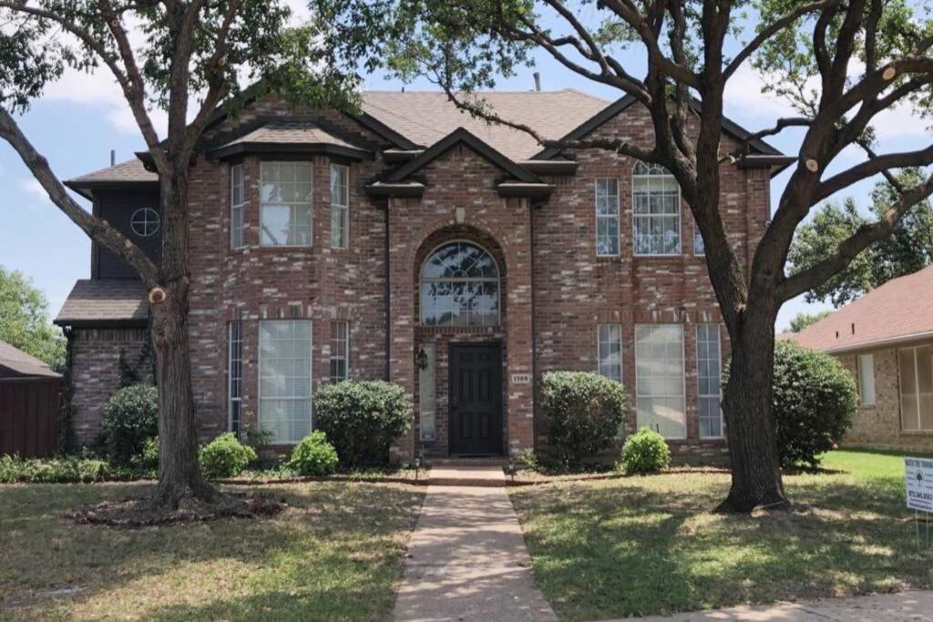 Remodeled luxury with Proximity - Housity
