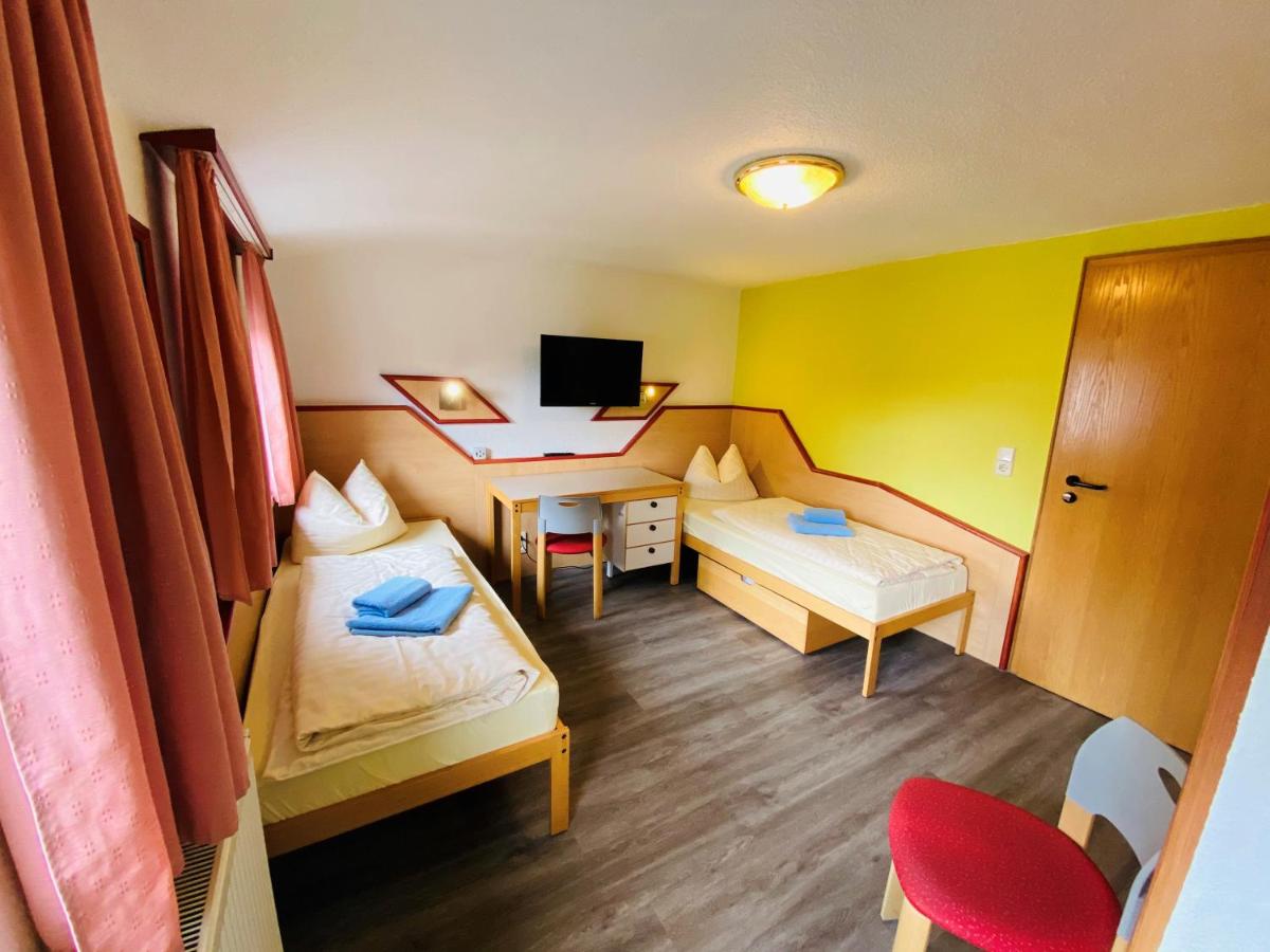 Haus Rosenbaum am Rennsteig Gruppenhaus - Pension - Ferienhaus bis 50 Personen - Housity