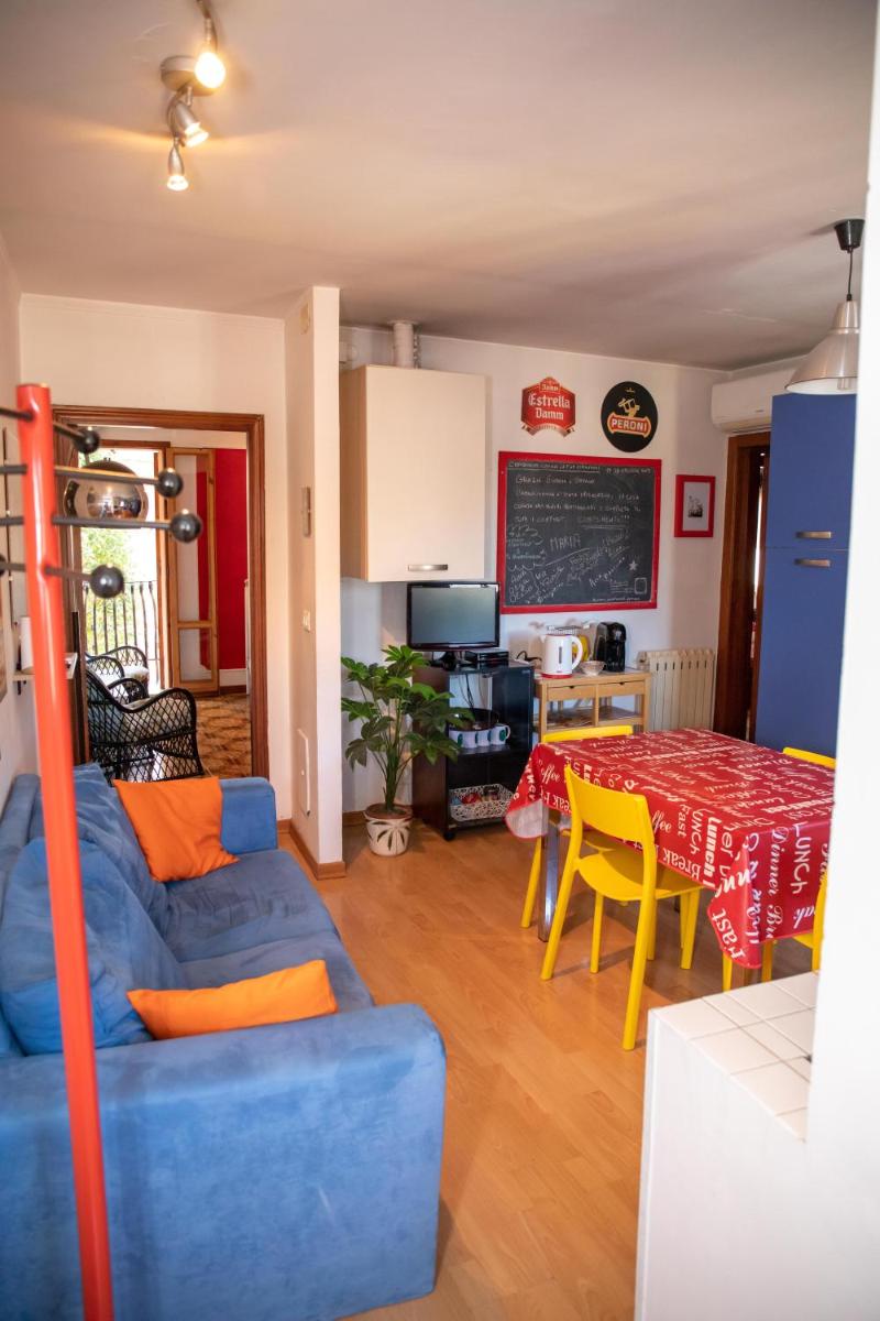 Suitetrails - La Conca apartment: a view on the Roman Aqueduct