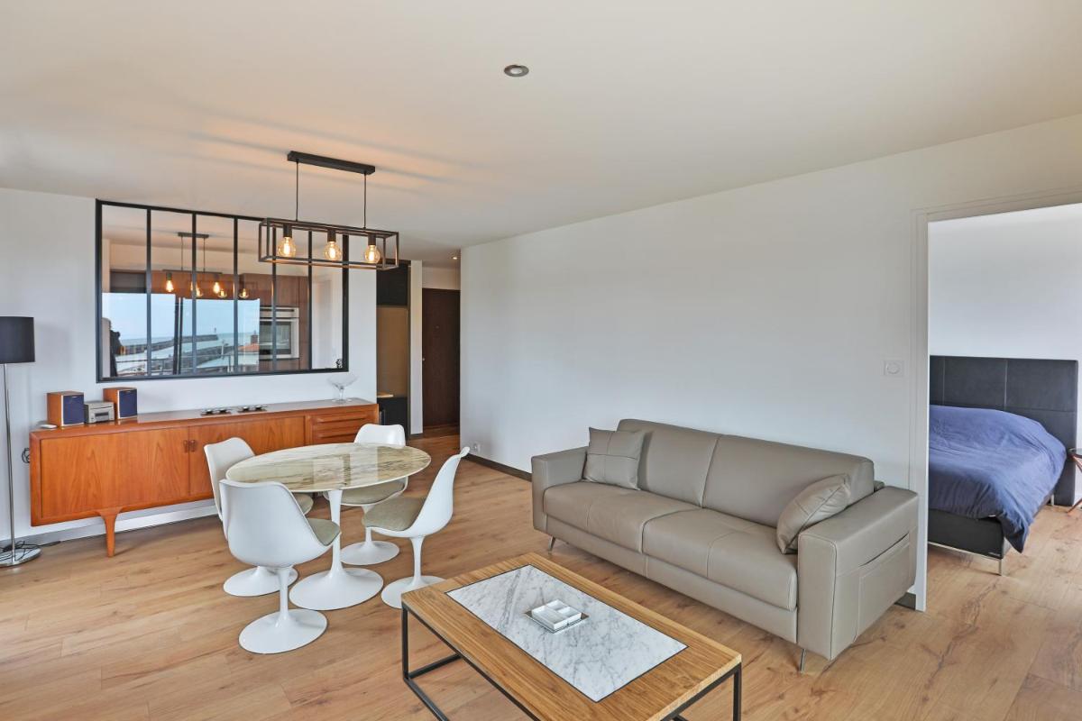 Vue panoramique mer et chenal même de la chambre 50m2 refait à neuf situation idéale en option garage fermé privé - Housity