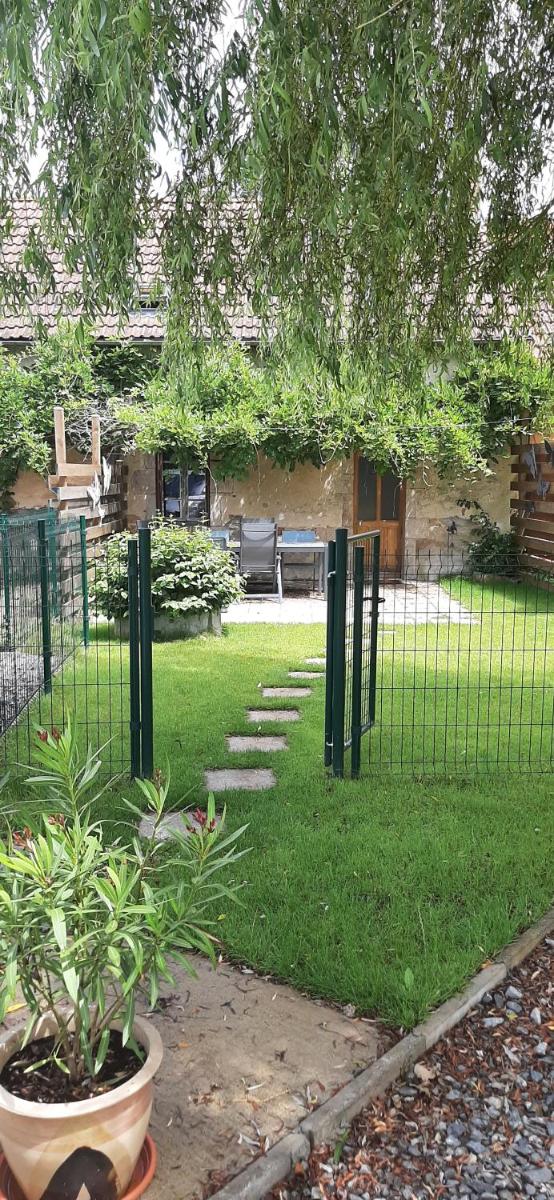 Le Papillon - Housity
