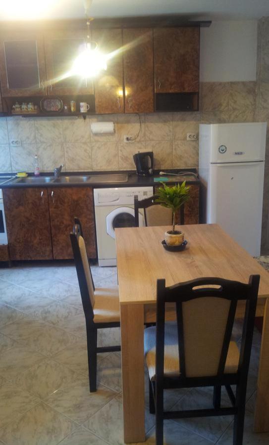 Summer House - Housity