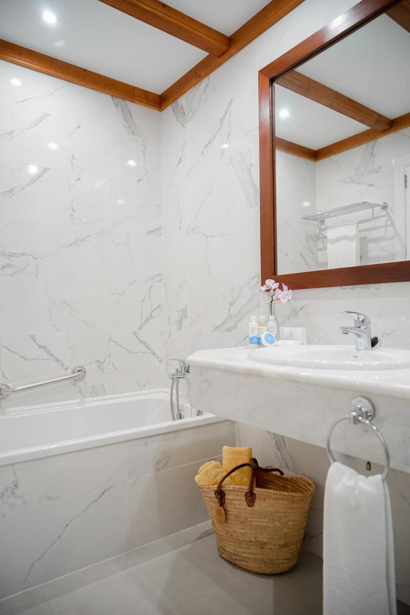 Un baño de Hotel Bon Sol Resort & Spa