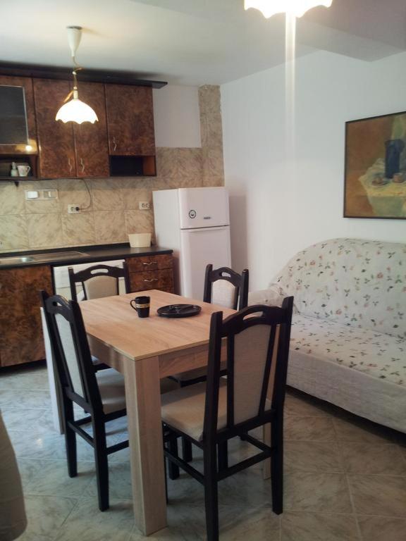 Summer House - Housity
