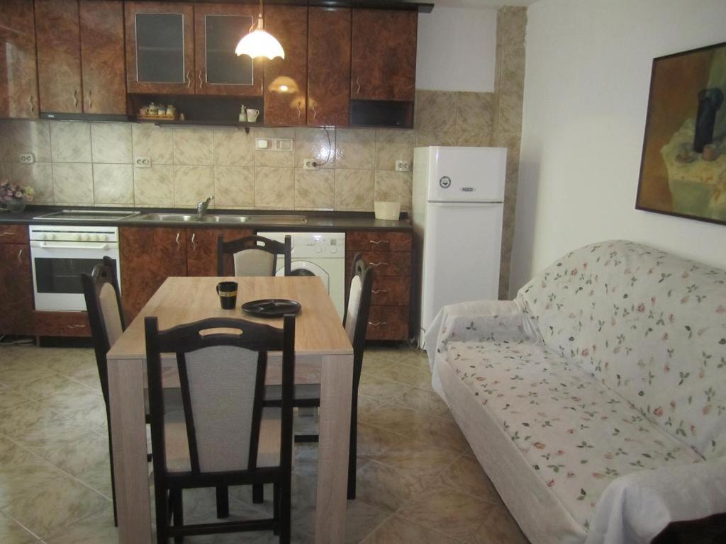 Summer House - Housity