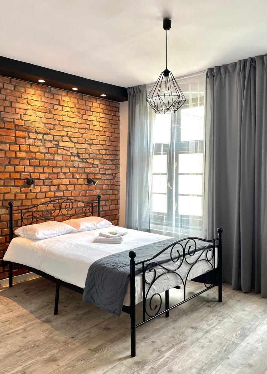 Copernicus Street Apartment - Broken Flowers and Twin Peaks - Housity