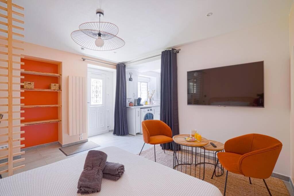 Studio de charme - calme, discret & cosy - 3' RER - Housity