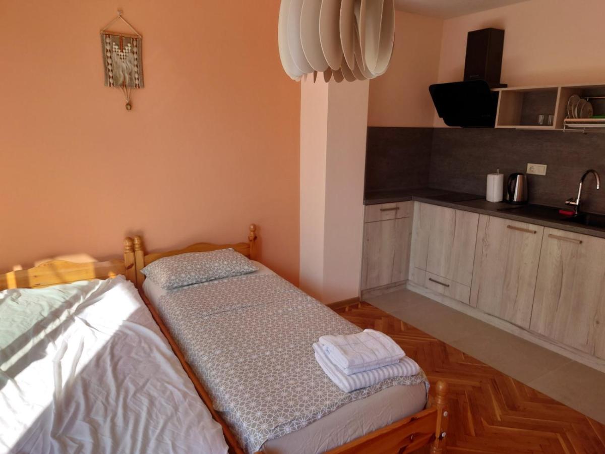 Yanov's Apartments - Housity