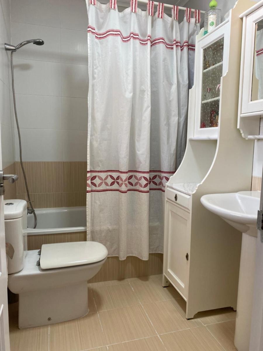 Habitación con baño privado en casa del Anfitrión - Housity