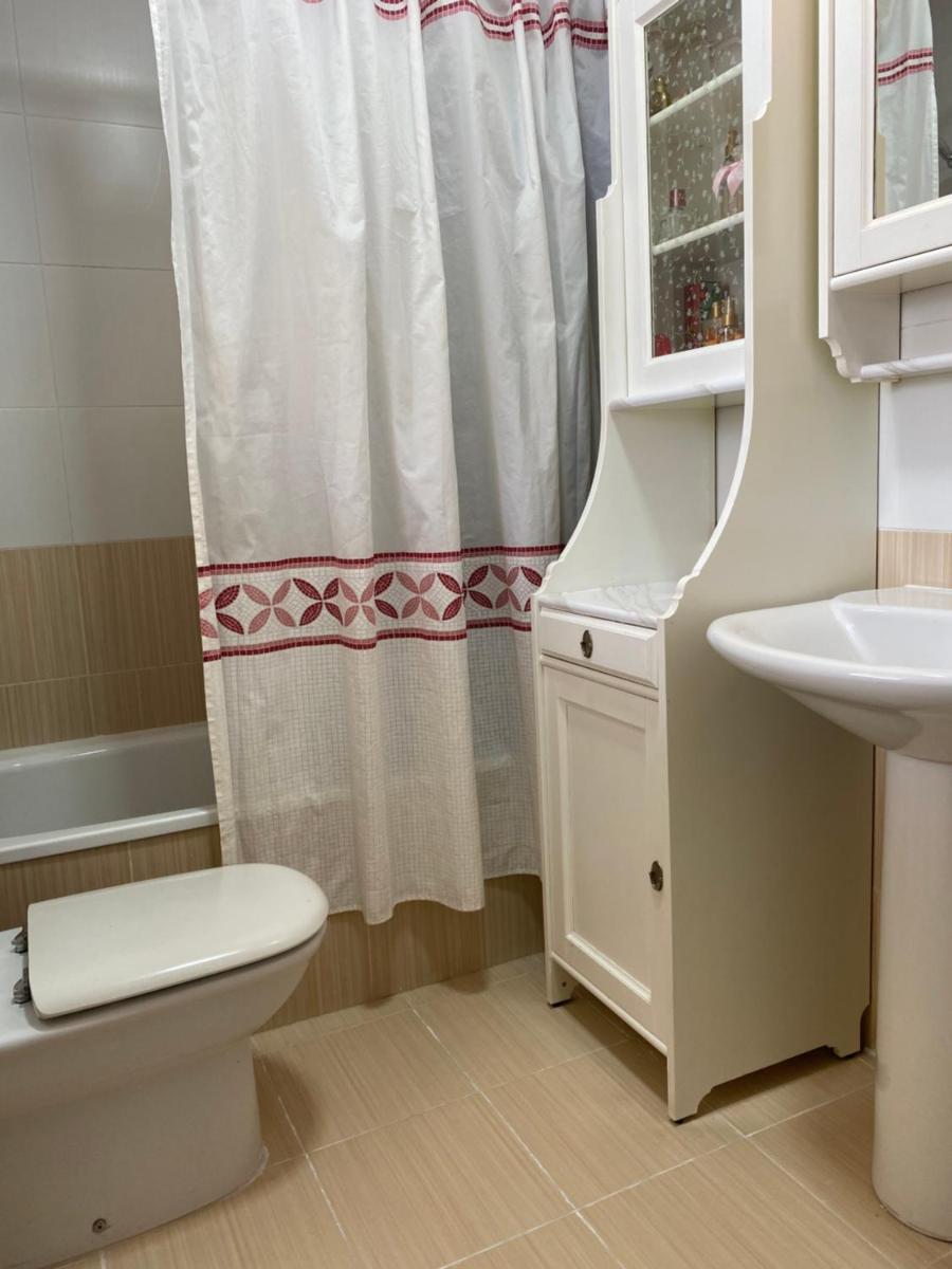 Habitación con baño privado en casa del Anfitrión - Housity