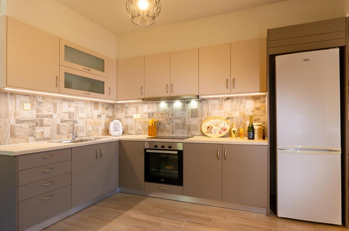 Eleni's Cozy House - Housity