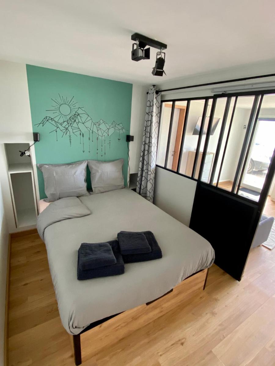 Les Vies en Rose - Housity