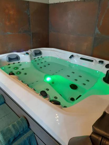 Suitetrails - Love and Spa