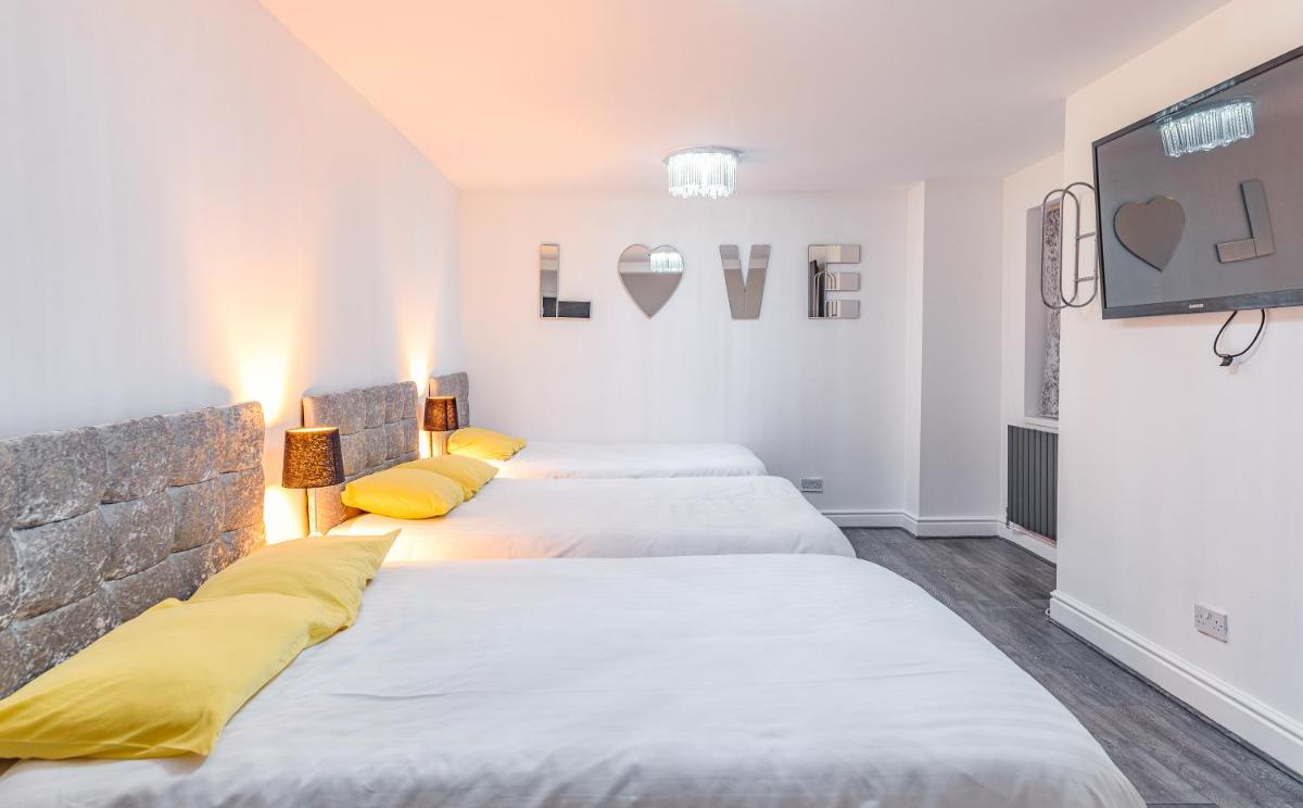 Mollet House - Housity