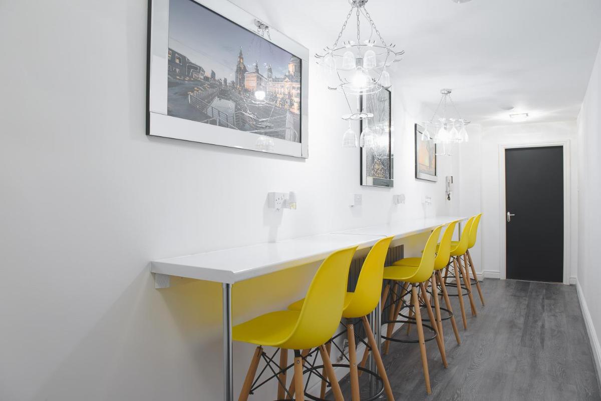 Mollet House - Housity