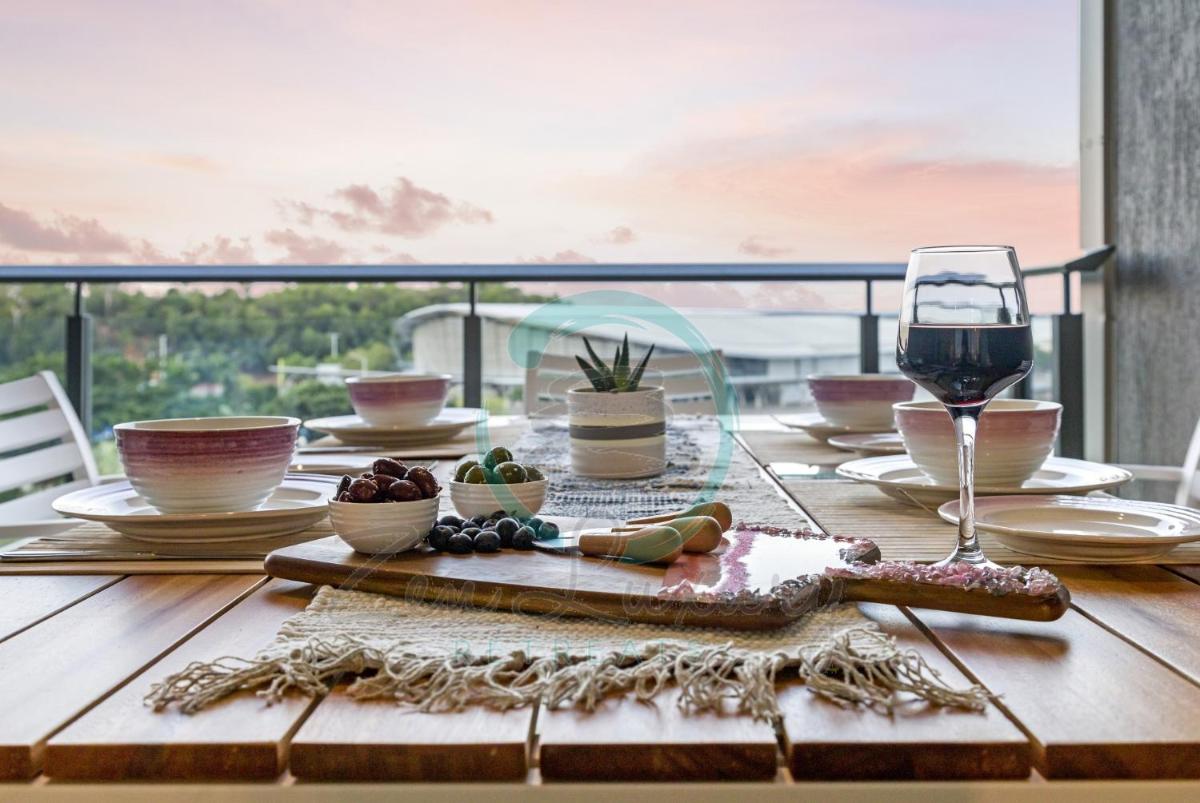 ZEN PENINSULA - Darwin's Prestigious WaterFront Retreat - Housity