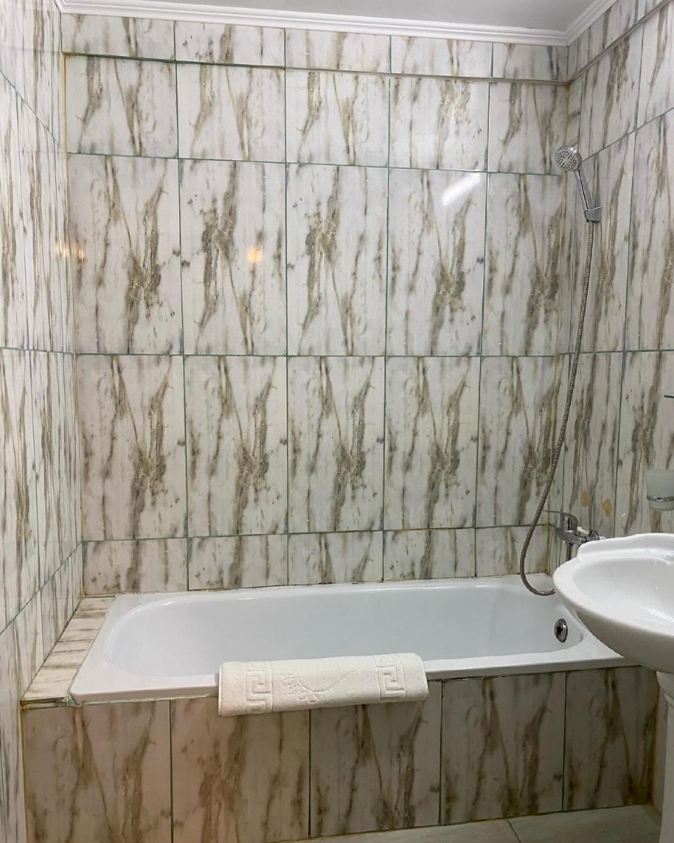 Pensiunea Laguna Balteni - Housity