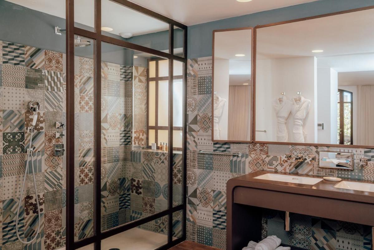 Salle de bains dans l'établissement Ermitage de l'Oasis & Spa - Cannes Mandelieu