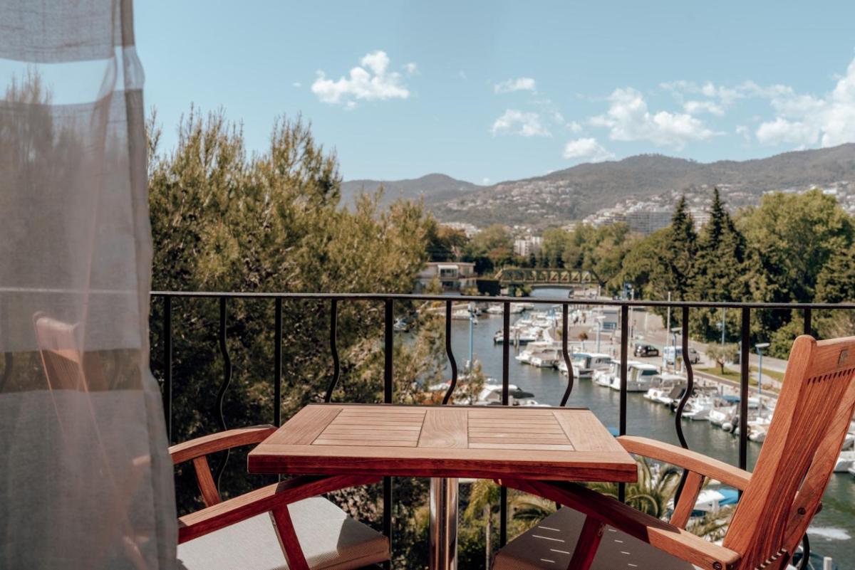 Vue générale sur la montagne ou vue sur la montagne depuis l'hôtel