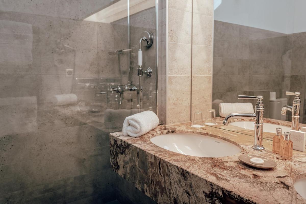 Salle de bains dans l'établissement Ermitage de l'Oasis & Spa - Cannes Mandelieu