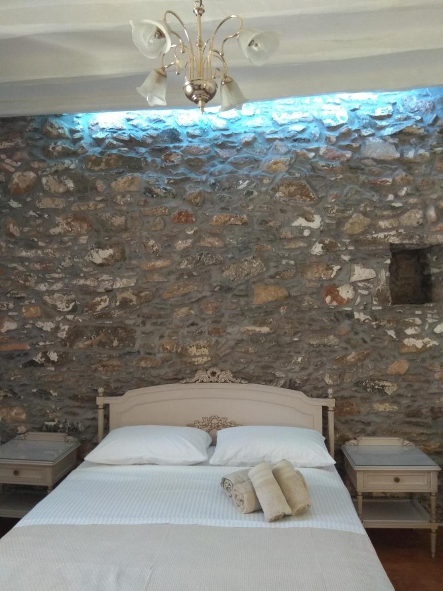 Traditional stone house - Housity