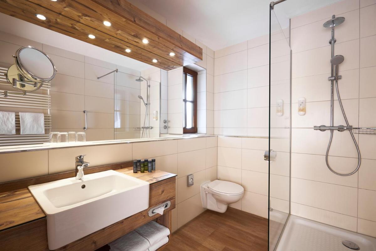 Ein Badezimmer in der Unterkunft HYPERION Hotel Garmisch - Partenkirchen