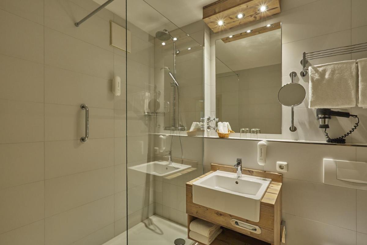 Ein Badezimmer in der Unterkunft HYPERION Hotel Garmisch - Partenkirchen