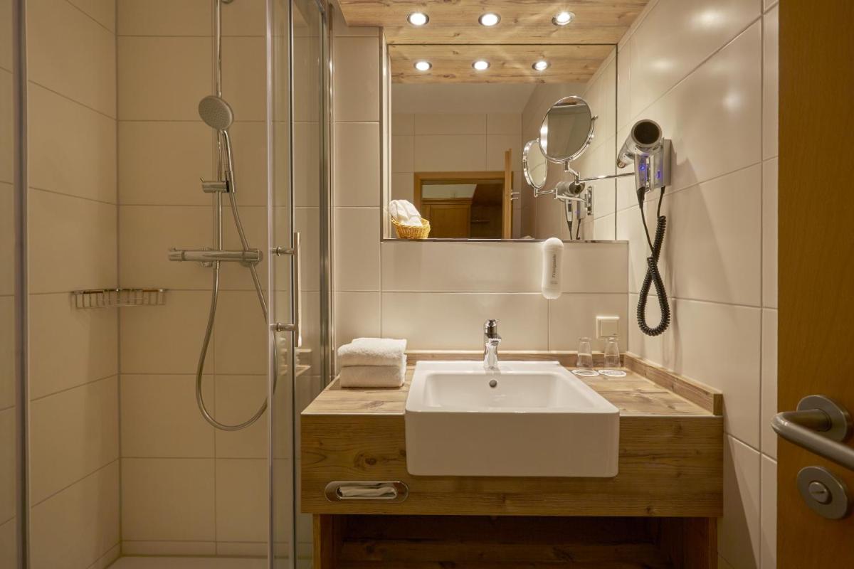 Ein Badezimmer in der Unterkunft HYPERION Hotel Garmisch - Partenkirchen