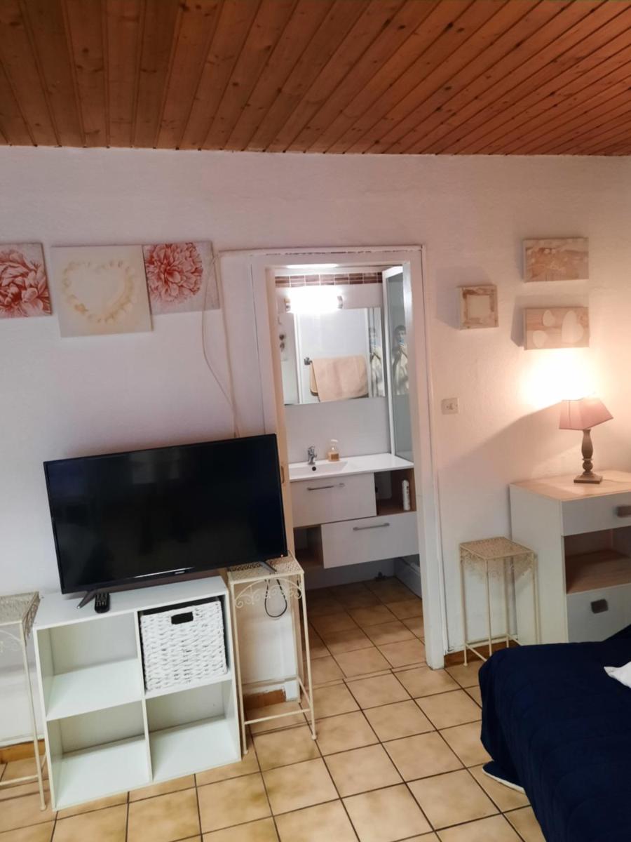 Romantic Studio Center - Housity
