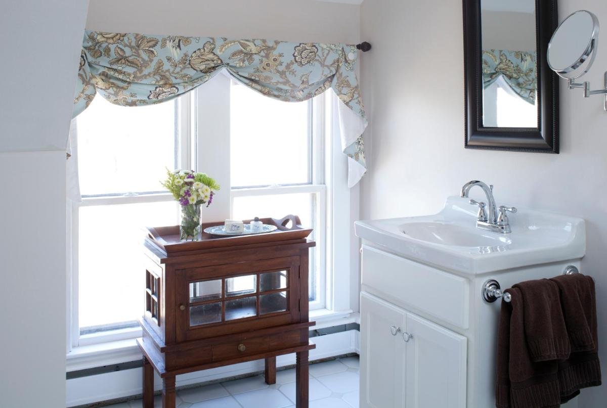 Suitetrails - Brewster House Bed & Breakfast
