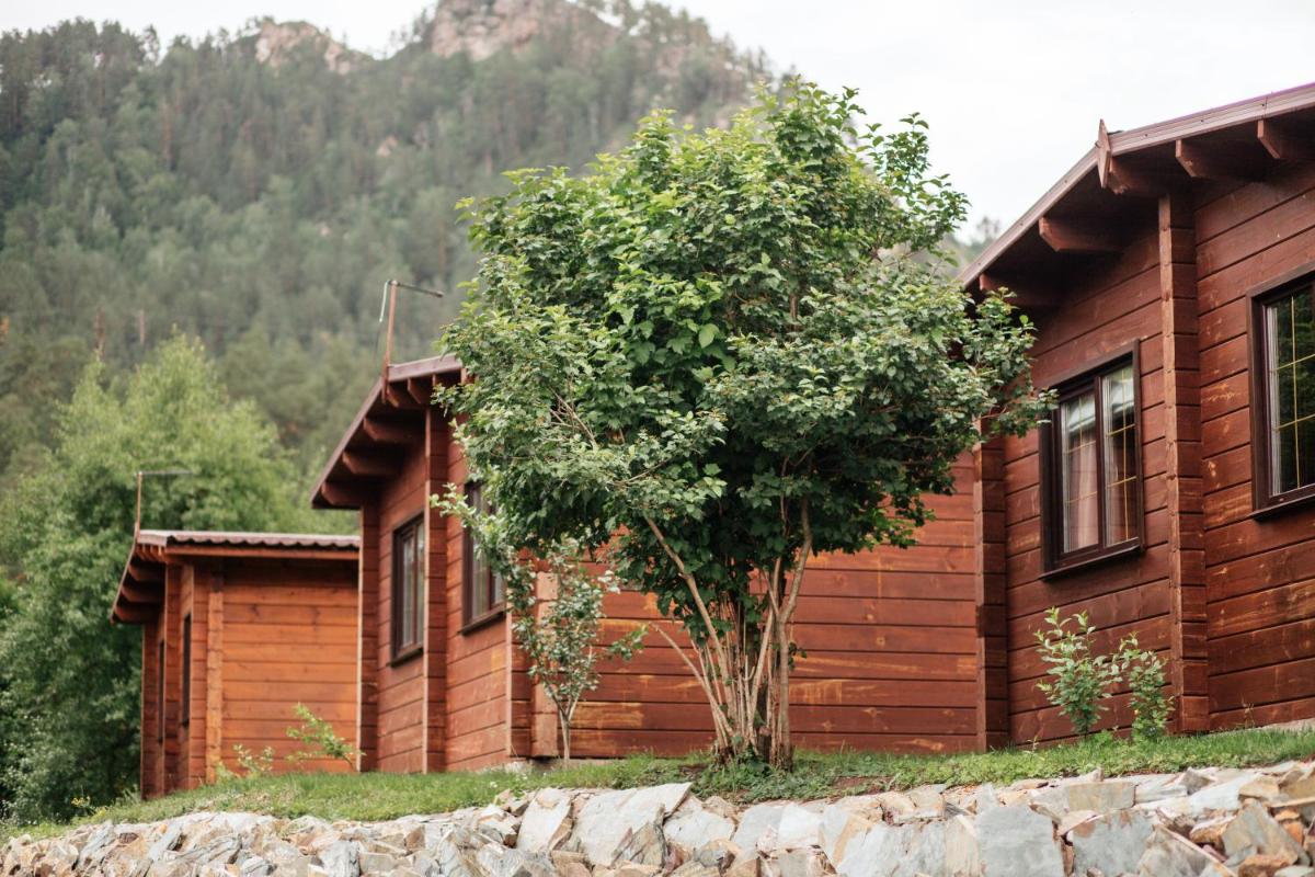 Bear and Berry Eco-Hotel - Housity