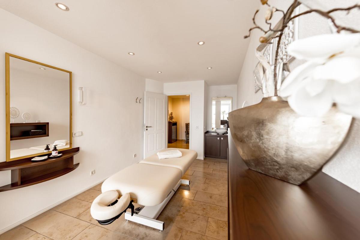 Burghotel Staufeneck - Housity