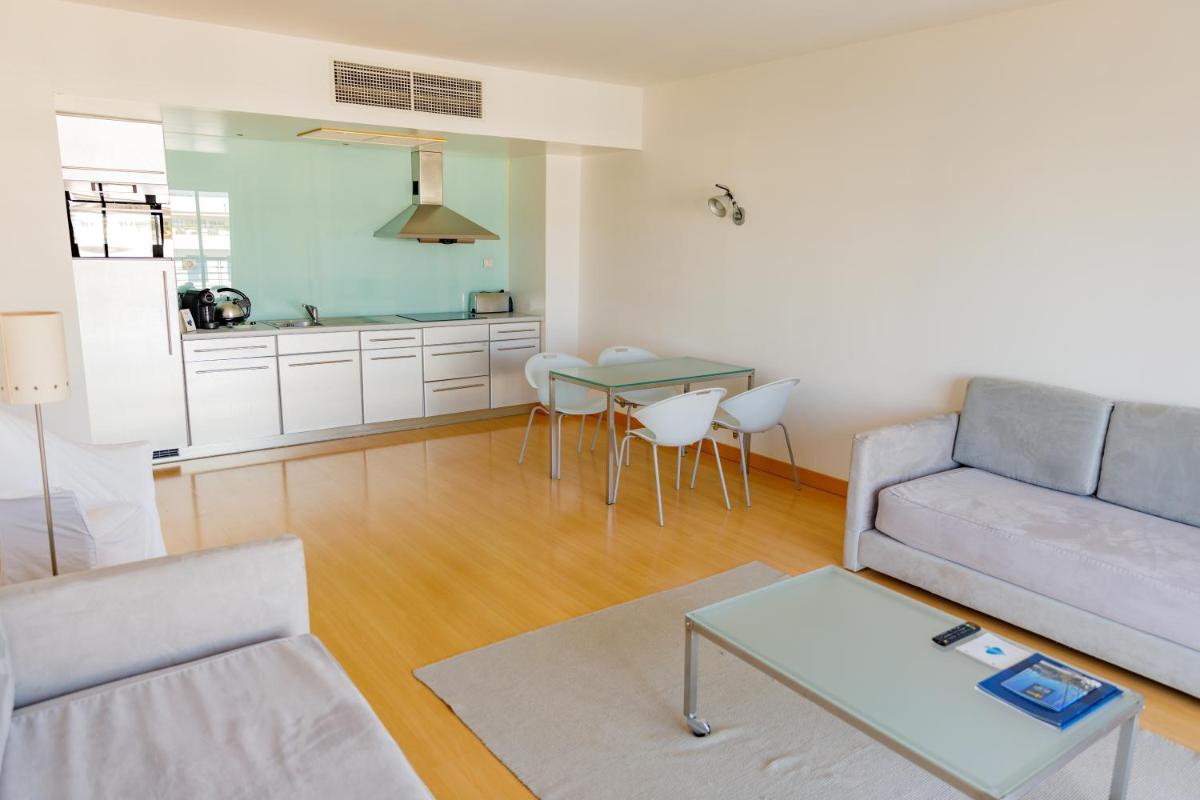 A cozinha ou kitchenette de Marina Club Lagos Resort