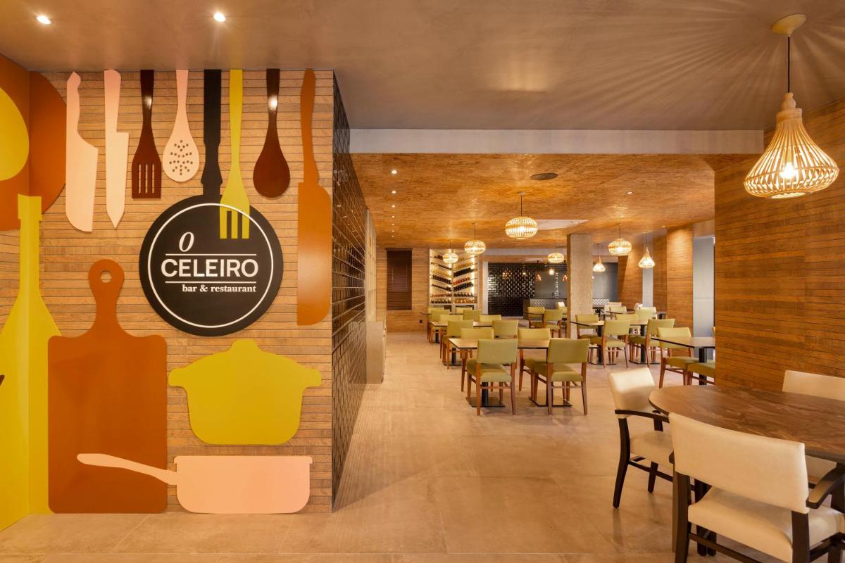 Um restaurante ou outro lugar para comer em AP Adriana Beach Resort