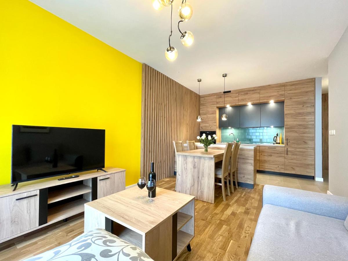 HomeStay 2 Apartment with Parking - Housity