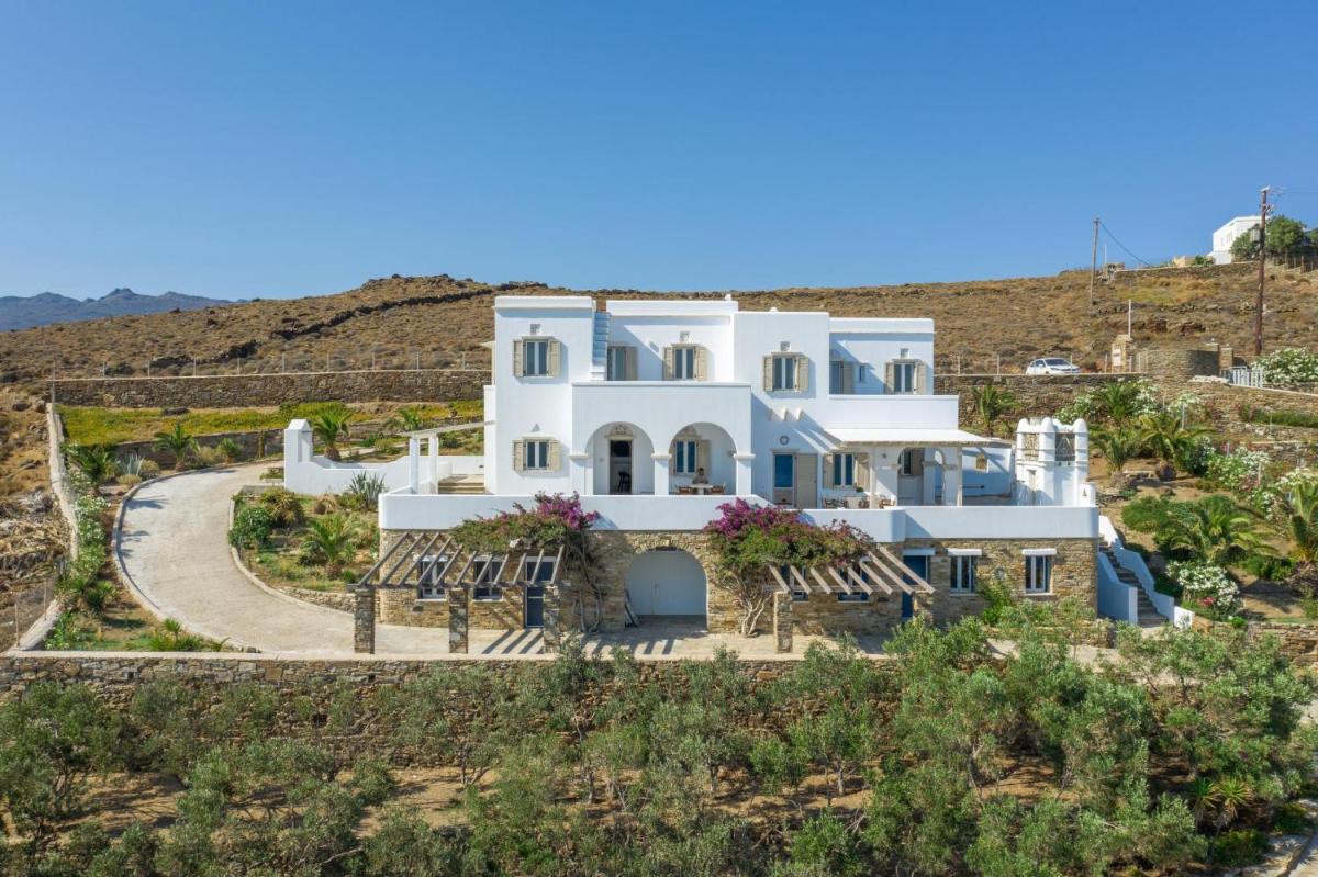 La Chapelle Ouest in Tinos - Housity