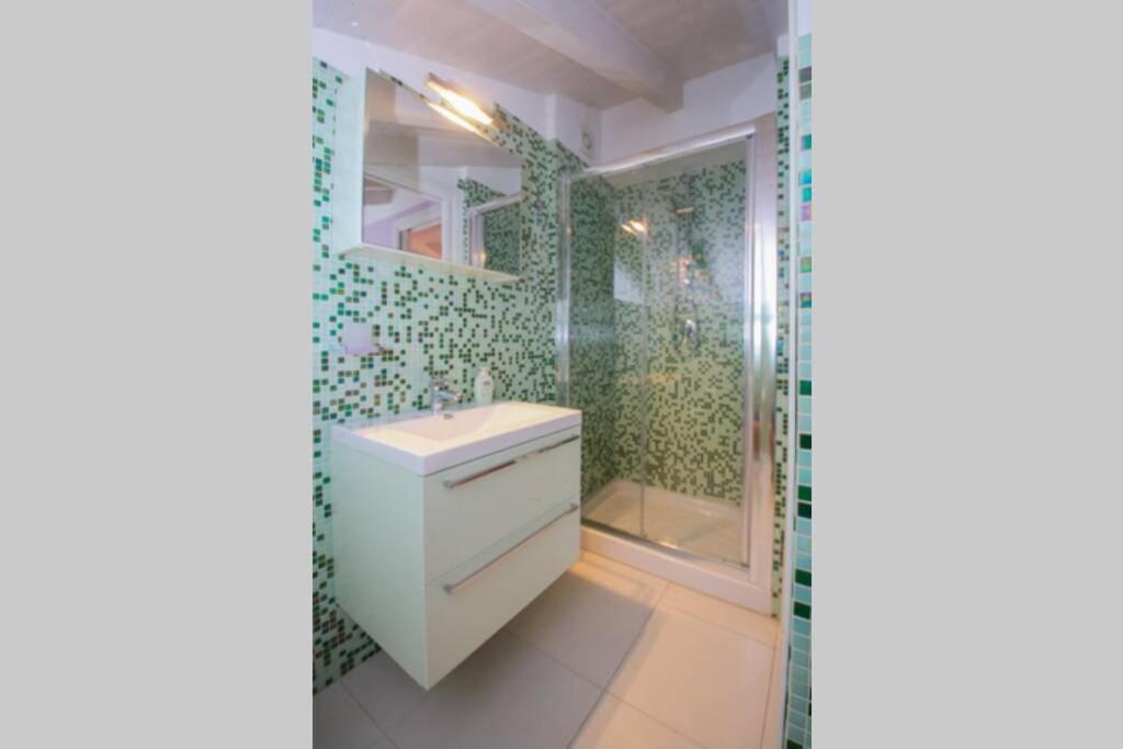 Suitetrails - Apartment Viole, cozy attic set in the old town next to the lake