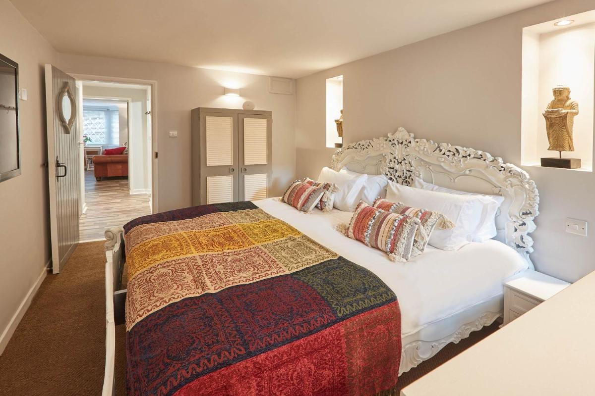 Host & Stay - In The Key Of Sea - Housity