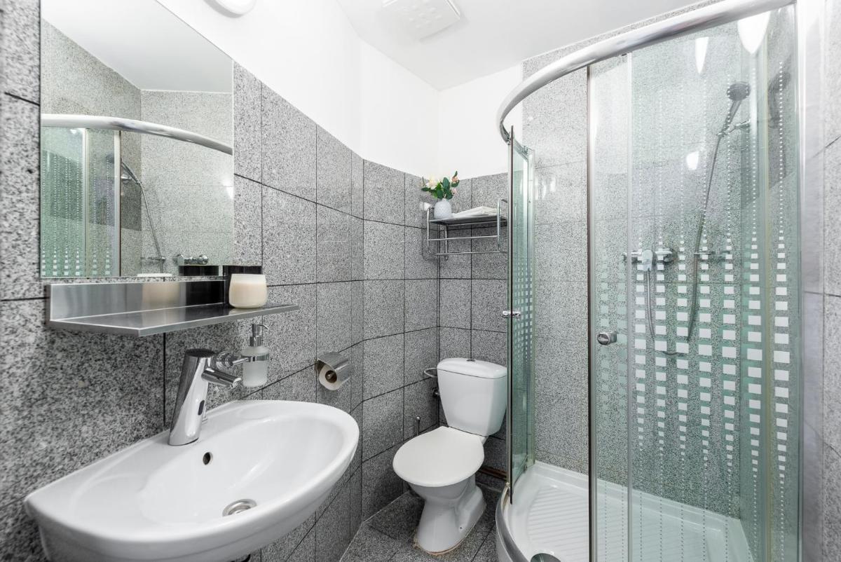 Bright downtown studio - Housity
