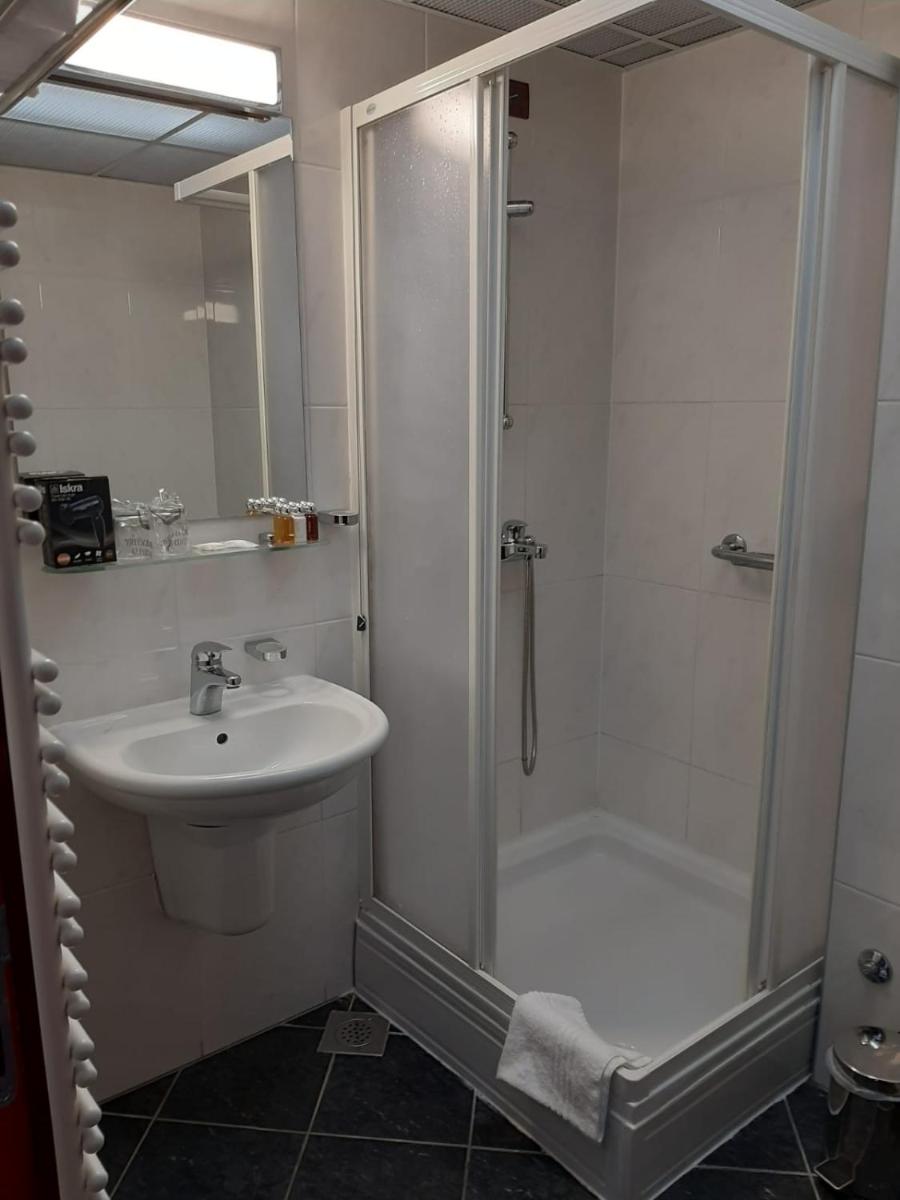 Hotel Tamaris - Housity